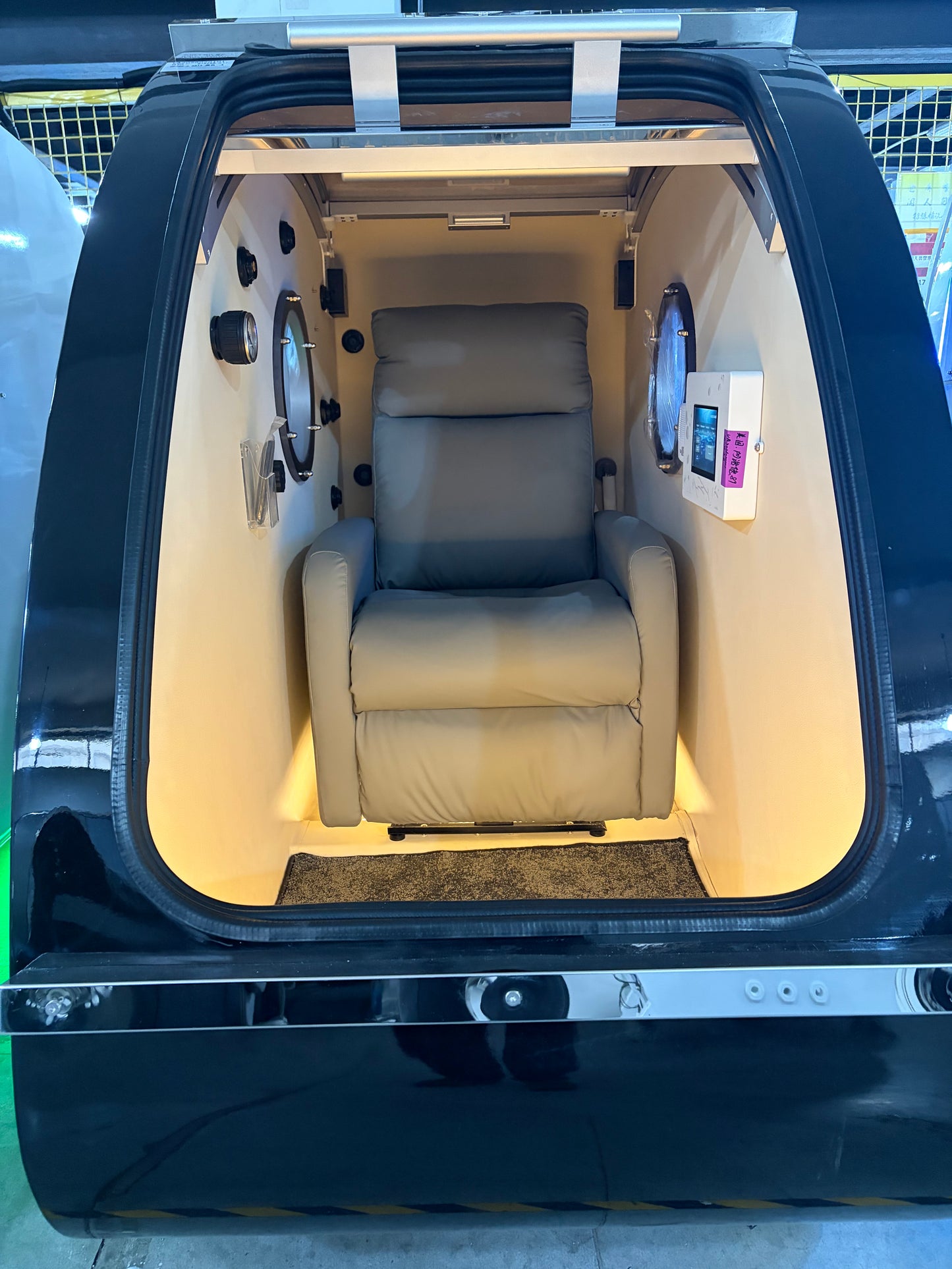 Macy-Pan MC750 1.8ATA Stretcher Access Hyperbaric Oxygen Chamber